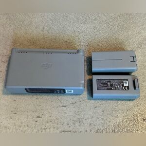 DJI Mini 2 Drone battery charger + 2 batteries